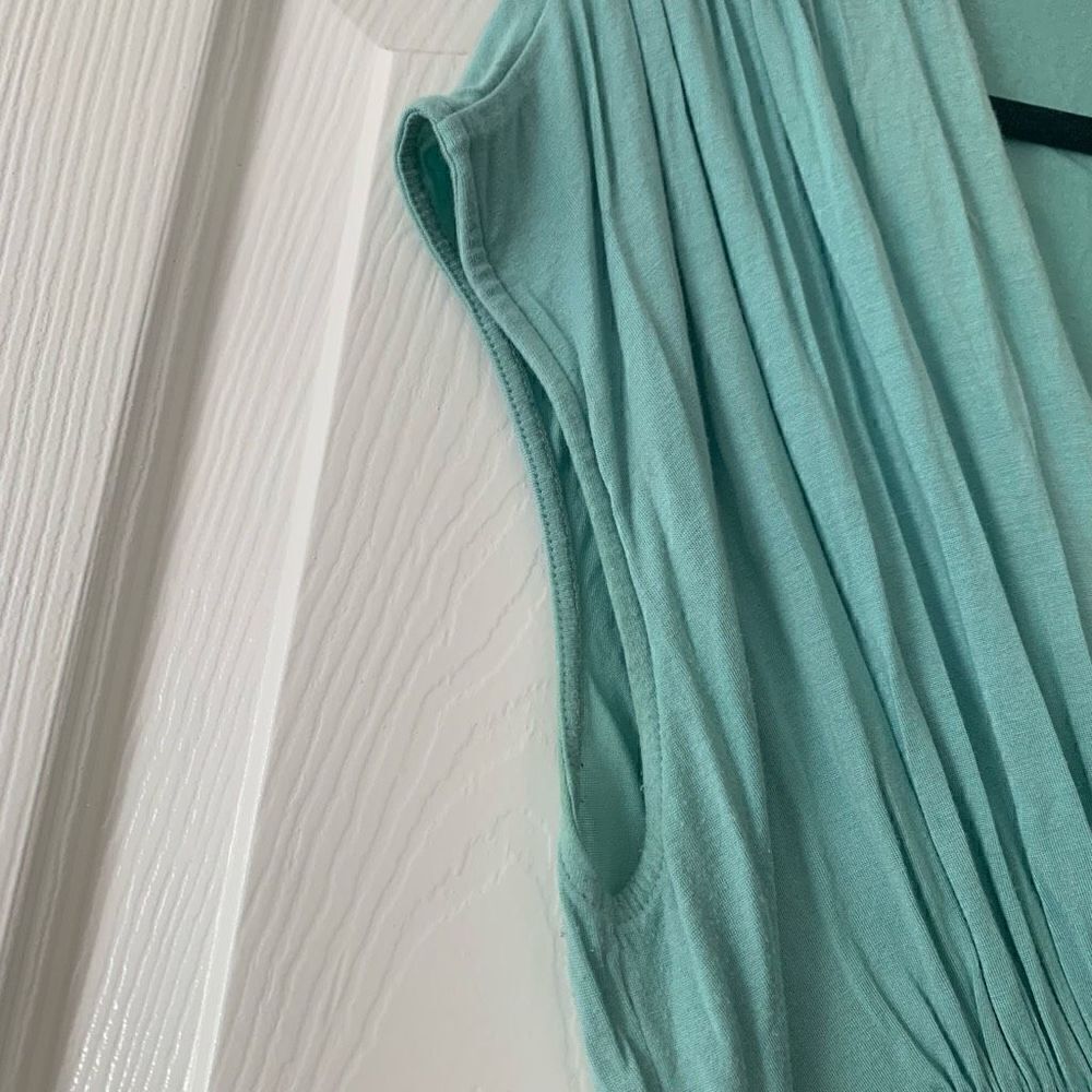 Express | Deep V-Neck Top - Picture 4 of 10